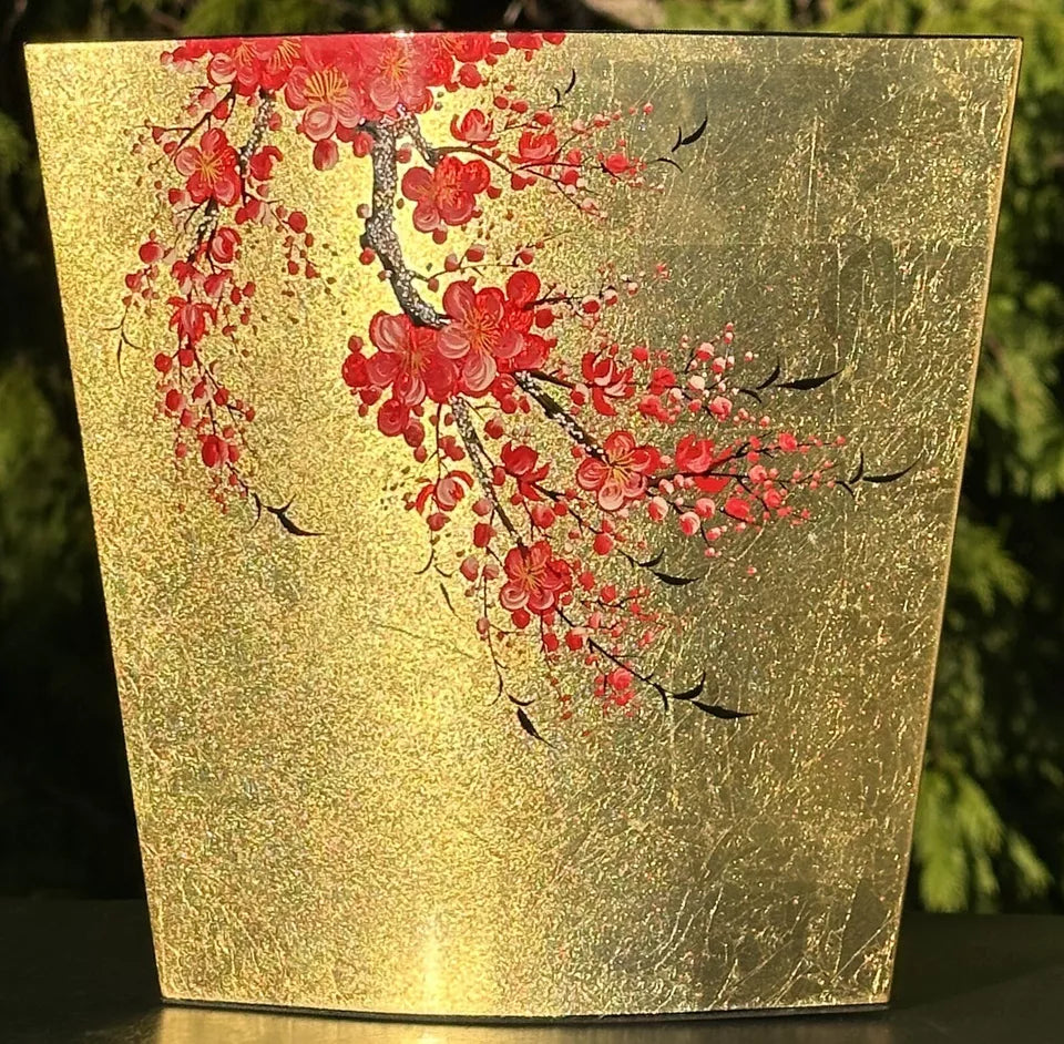 Lacquer Wood Decorative Vase Gold Woman Hat Cherry Blossom V Shaped Marquise